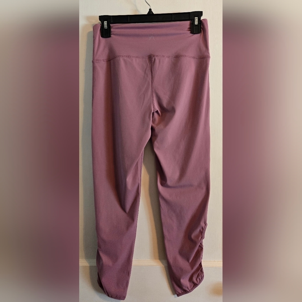 NWOT | Bordeaux | Whisper | Milan 7/8 High-Waisted Leggings | M | Mauve Pink - Picture 6 of 8